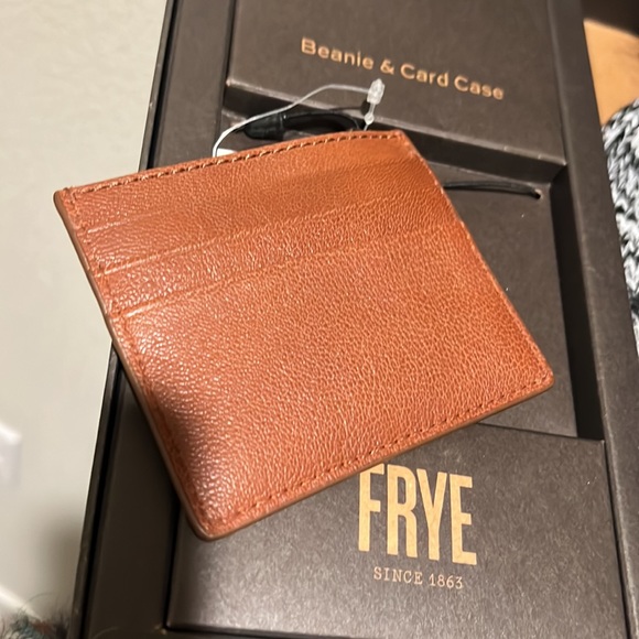 NIB Frye Genuine Leather CARD WALLET & BEANIE Brown & White Hat NEW IN BOX - Picture 5 of 6